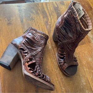 FreeBird Bella brown leather peep toe sandals heels‎ size 9